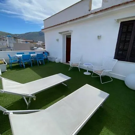 Attico Con Vista Mozzafiato A Due Passi Dal Mare Apartment